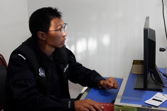 羊拉派出所民警曹世星