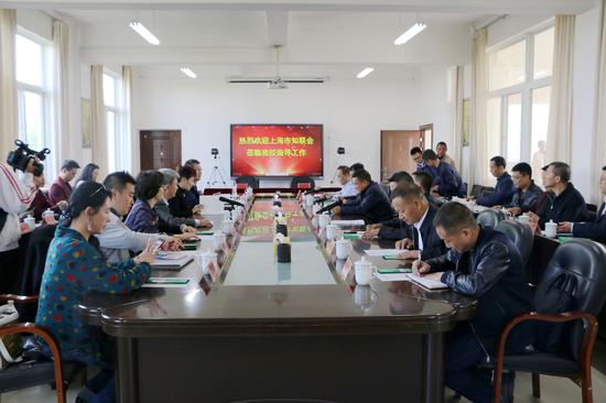 在建水六中召开对口援建座谈会
