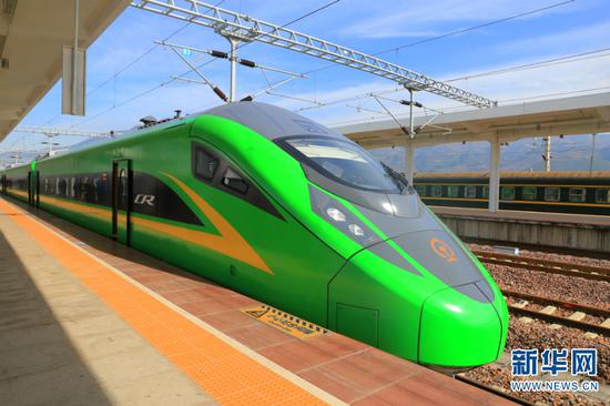 CR200J型“复兴号”动车组列车