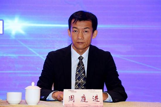 ▲普洱市文化和旅游局负责人瞿滨答记者问