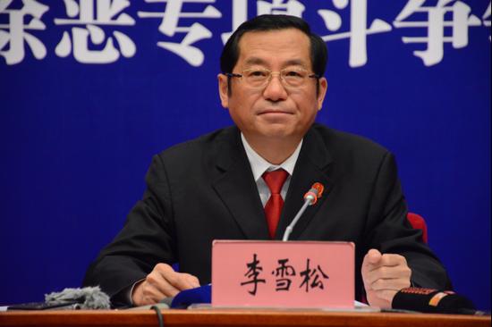 云南省高级人民法院党组副书记、副院长李雪松发布新闻(赵嘉 摄)