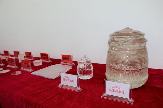 225kg大尺寸蓝宝石晶体