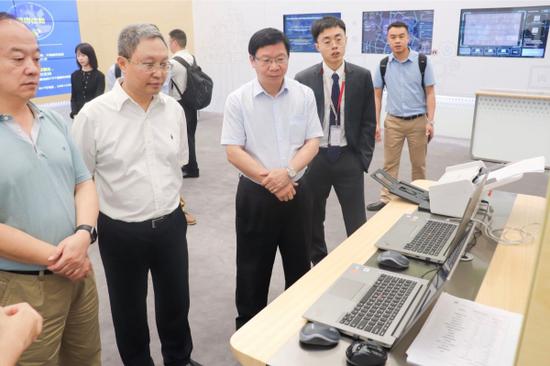 参观华为公司数字化转型展示厅