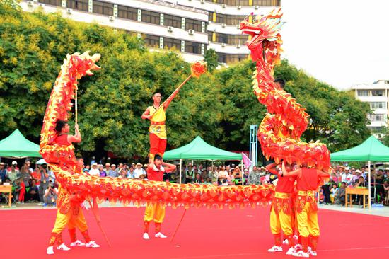 金龙起舞
