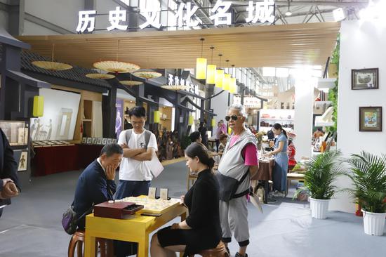 5号馆(州市馆) 保山展区内的“博弈”(永兆芸/摄)