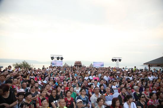 仙湖狂欢晚会现场观众