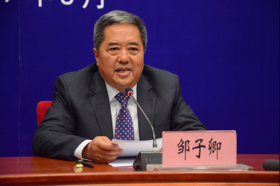 中共大理州委常委、州人民政府常务副州长邹子卿发布新闻(赵嘉 摄影)