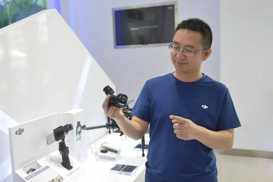 昆明万达广场大疆4S店董事总经理朱志群