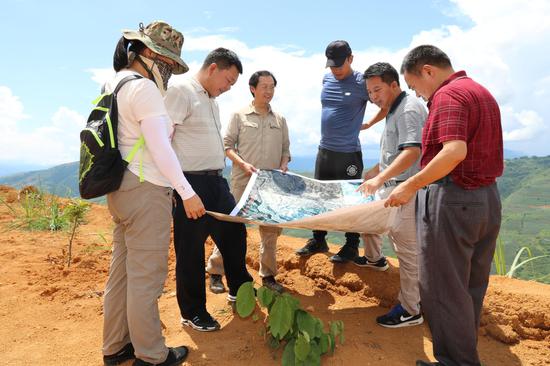 小黑山管护局到国有林区现场调研