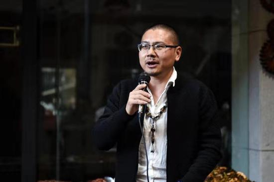 项目推广负责人阿波介绍活动有关情况 张永强/摄