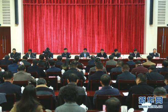 云南省学习“时代楷模”朱有勇座谈会。新华网 赵普凡 摄