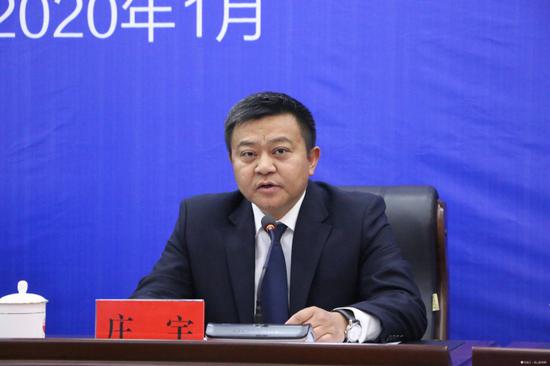 保山市人民政府秘书长庄宇解读《政府工作报告》