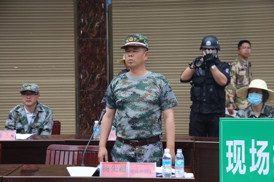指挥长下达命令