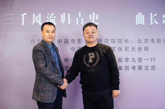 馮全平董事長與張宏光院長合影留念