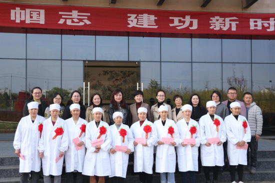 慰问云南昊邦制药有限公司一线女员工