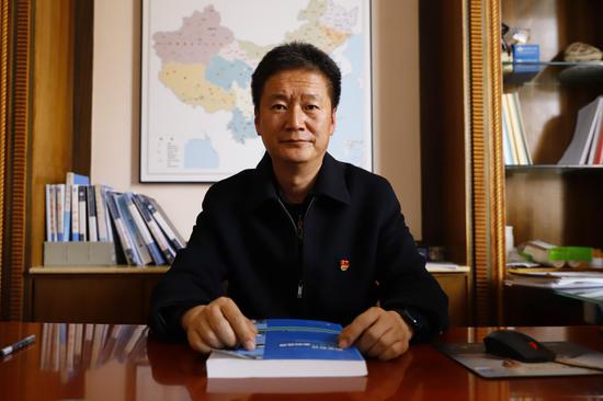 学院党委副书记、院长蔡冰