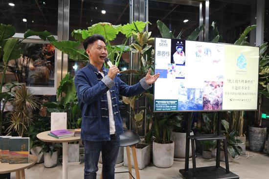 中国彝族男高音陶健阿成献唱《家在彩云南》