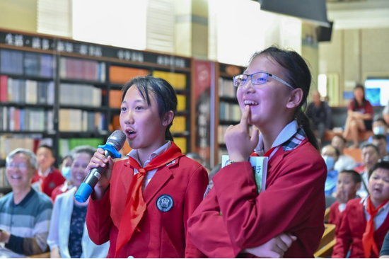 董家湾小学学生欢乐朗诵