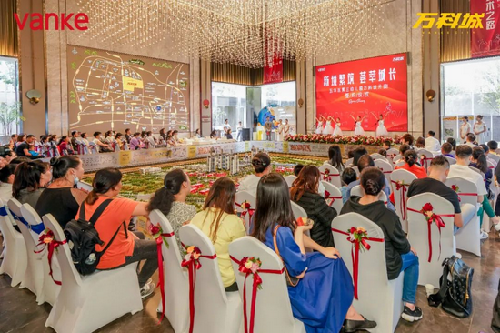 (签约仪式现场图)