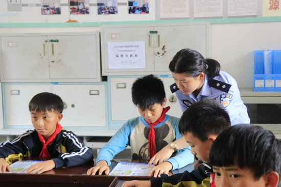 坡脚边境检查站内勤民警 龙芋洁