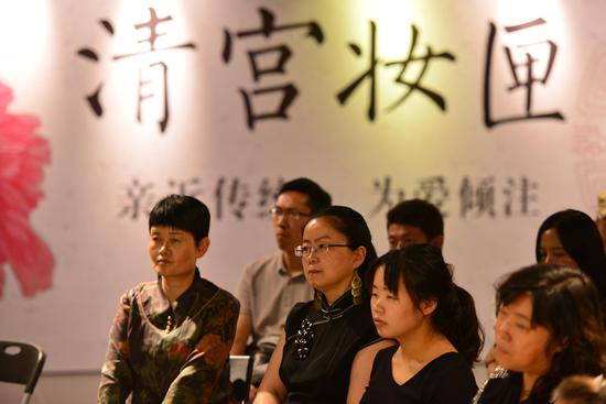 前来参加活动的观众