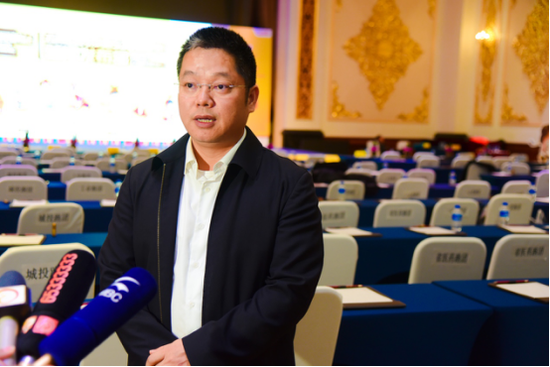 云南白药集团股份有限公司 药品事业部副总经理兼市场总监林海军先生 接受
