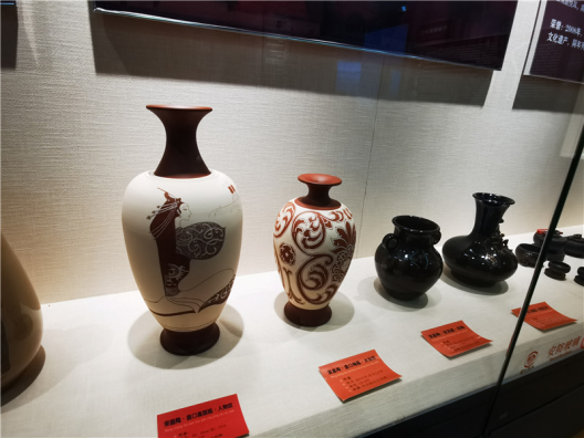(紫陶工艺品 孙思漫 图)