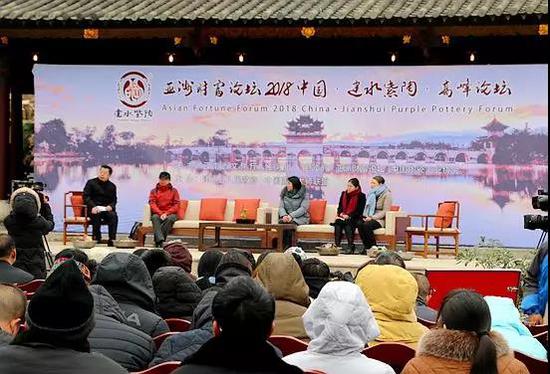 亚洲财富论坛2018中国。建水紫陶。高峰论坛(卢维前摄)
