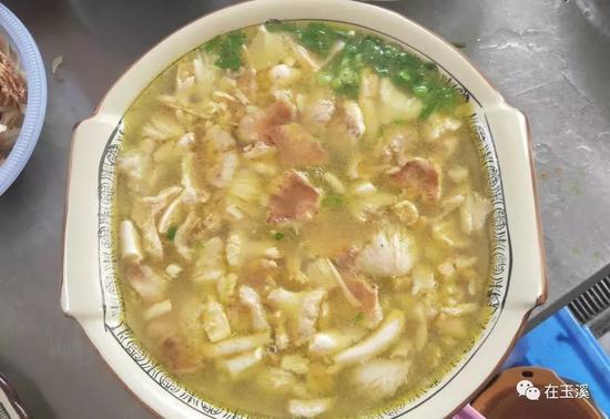♦鸡汤煮青头菌
