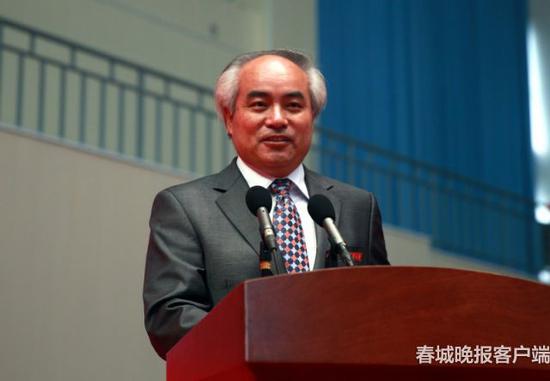 校长盛军主持大会
