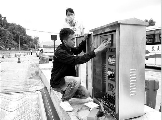 货车入口称重检测系统已经开始设备调试