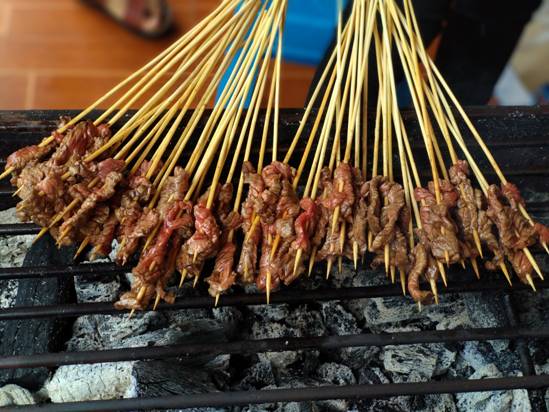 (畹町美食“聋子烤肉” 摄影/王璐)