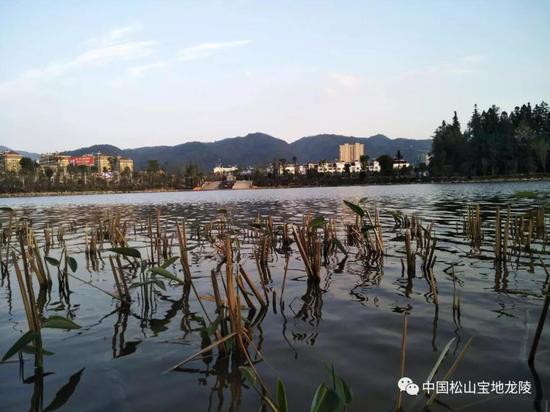 绿水青山环抱的龙陵