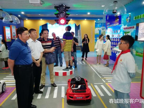 省红十字会干部职工参观红十字生命健康安全教育体验馆