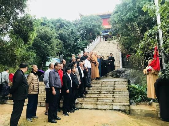 ▲澄江县禄充景区举行升旗仪式