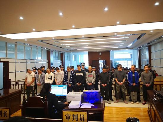 (鹤庆县人民法院审判现场 尹庆元 摄)
