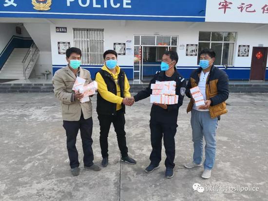 热心人士汤绍省、汤绍海捐赠5000个口罩