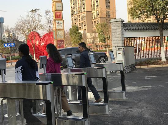 云南旅游职业学院新南大门正