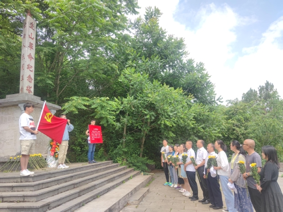 “四史教育 培根铸魂”书林思政大课系列四:假日红色基地打卡活动
