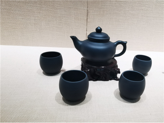 (紫陶茶具 孙思漫 图)