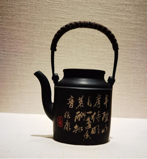 (紫陶工艺品 孙思漫 图)