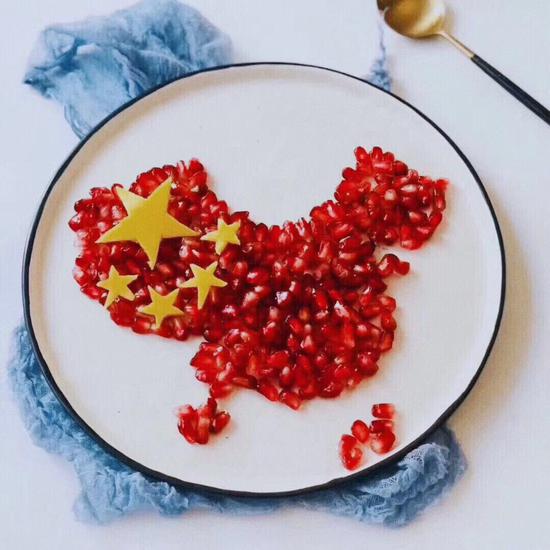 摄影作品《情融石榴籽》