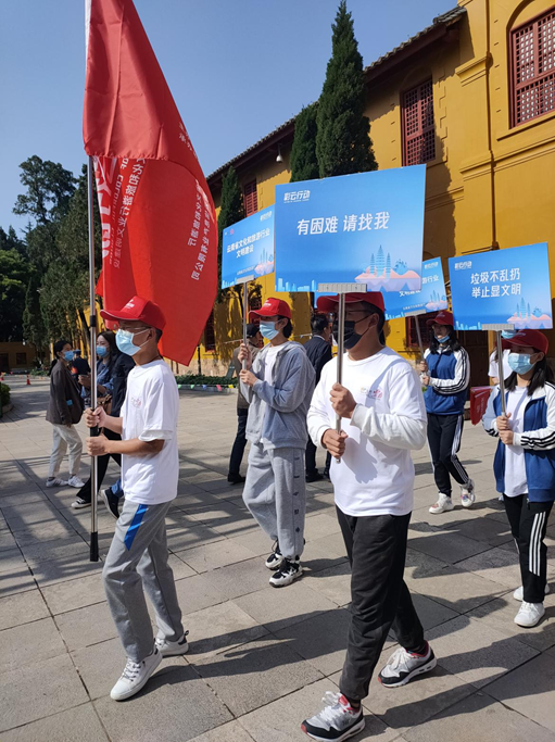 志愿讲解员在云南陆军讲武堂进行宣讲
