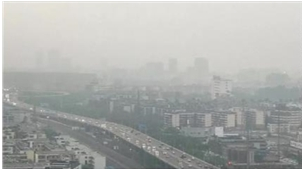 1日,市民晒出的图片显示,昆明一片灰蒙蒙。