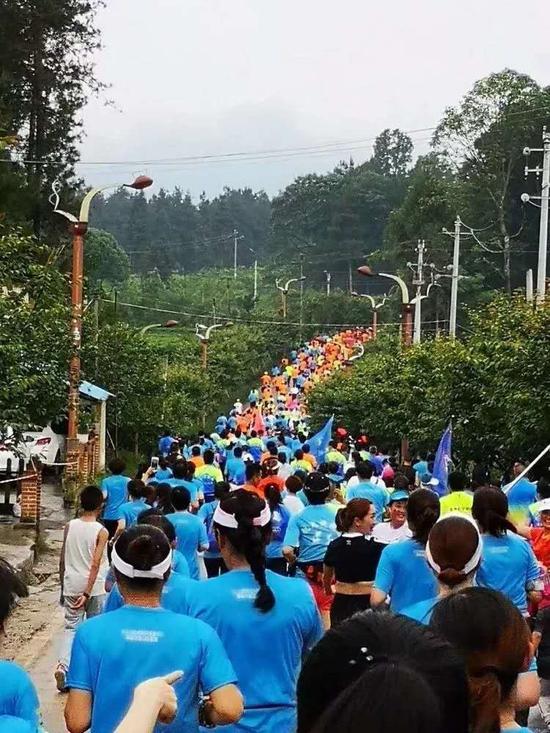 (2019凤冈国际半马掠影 图片来源:凤冈旅游在线)