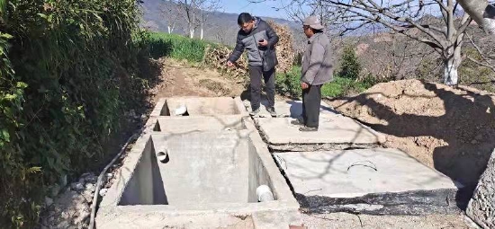 新华乡“三比三看”助推农村污水治理见成效