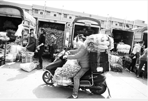 蔬菜批发市场交易正逐步恢复正常