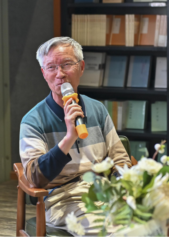 当代作品进入小学教材最多的著名作家之一、“课本名家”吴然