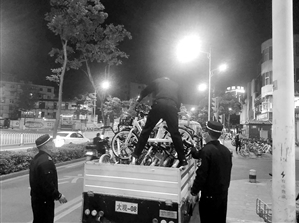 7月以来,五华区大观街道城管执法中队专项整治共享单车乱象。 大观街道 供图