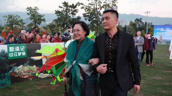第六届亚洲微电影“金海棠奖”获奖影视明星媒体见面会现场(张玲 摄)